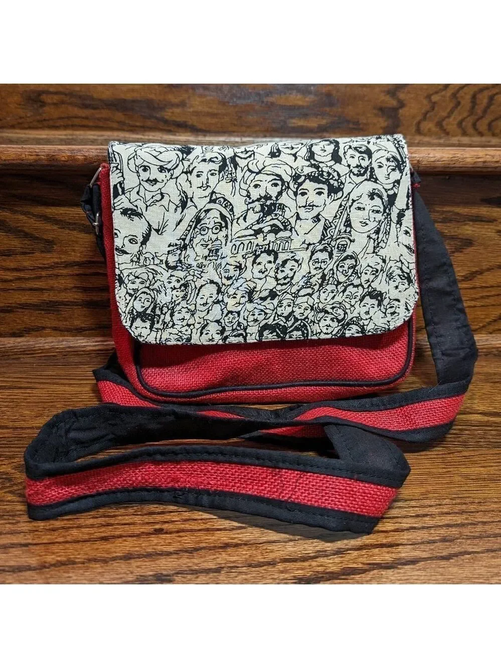 Red Burlap Crossbody With Black/White Artsy Faces on Flap Magnetic Closure EUC